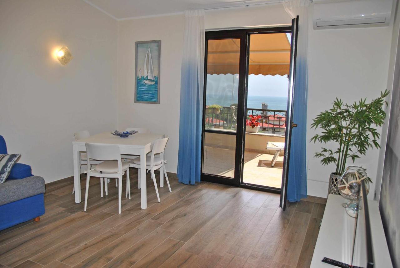Casa Dinky Attico Con Terrazza Vista Mare Appartement Formia Buitenkant foto